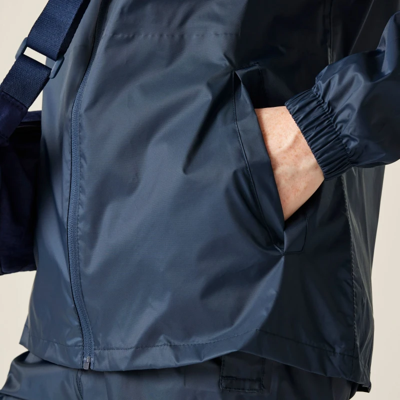 Damska kurtka przeciwdeszczowa wiosenna Regatta kieszonkowa Pack It III granat 