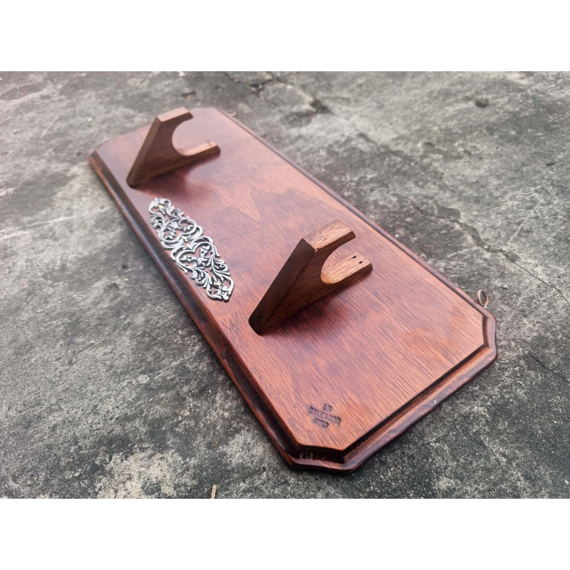 Ekspozytor broni na ścianę - Tablo na rewoler czarnoprochowy, pistolet