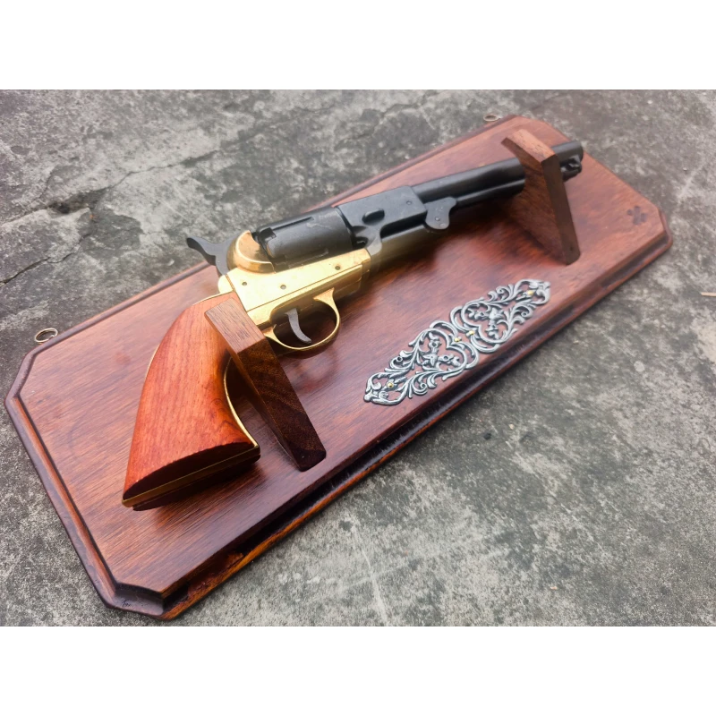 Ekspozytor broni na ścianę - Tablo na rewoler czarnoprochowy, pistolet