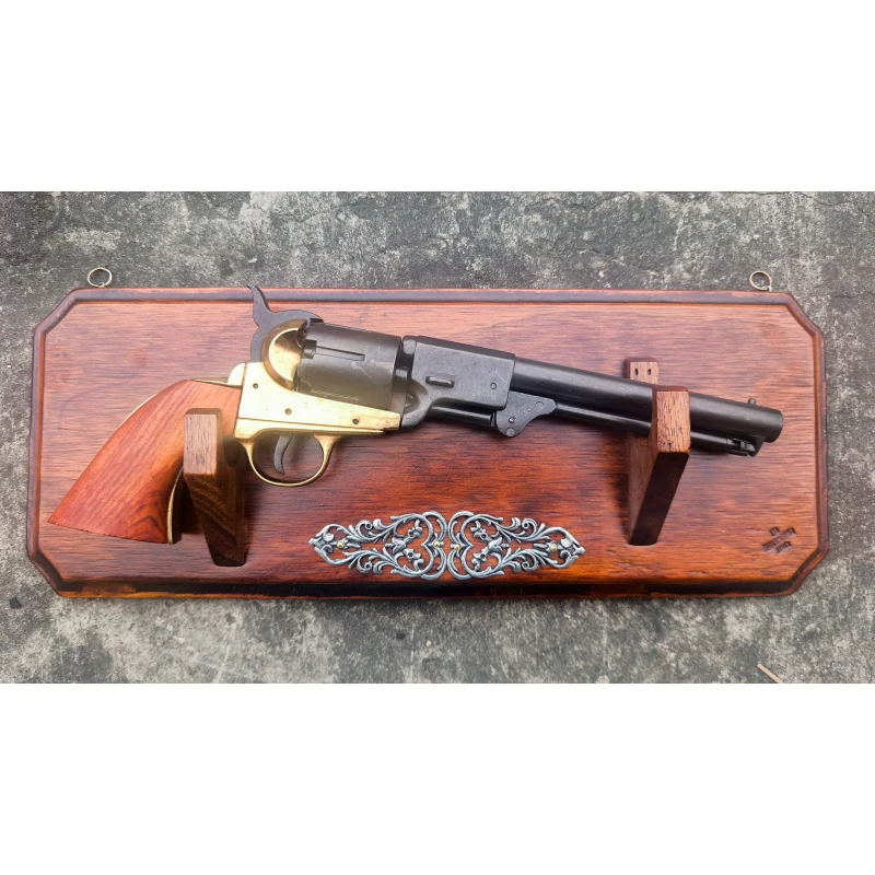 Ekspozytor broni na ścianę - Tablo na rewoler czarnoprochowy, pistolet
