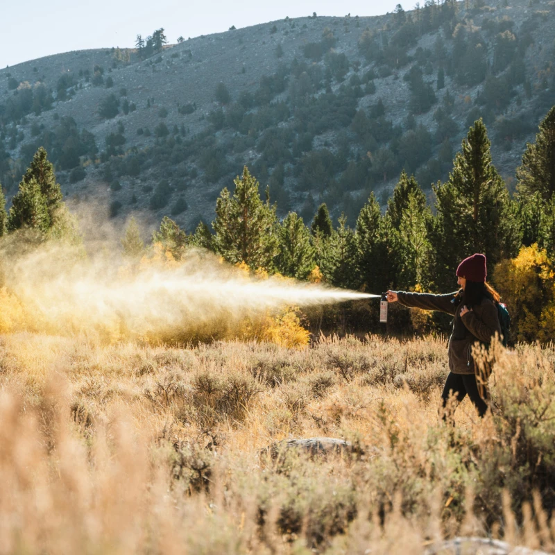 Gaz pieprzowy na niedźwiedzie, dziki i wilki Red Frontiersman Bear Max Spray 272 ml stożek
