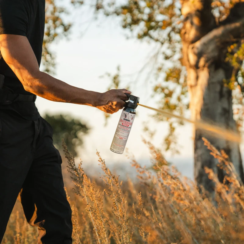 Gaz pieprzowy na niedźwiedzie, dziki i wilki Red Frontiersman Bear Max Spray 272 ml stożek