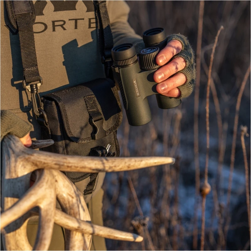 Lornetka Vortex Triumph HD 10x28 mała, kompaktowa 