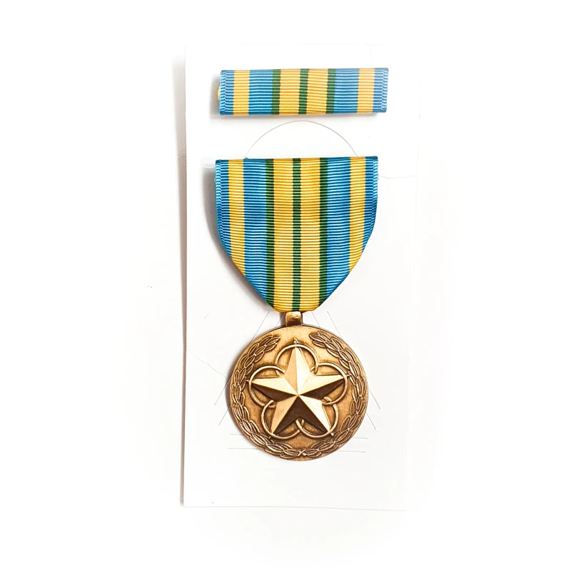 Oryginalny Medal wojskowy amerykański MOVSM z baretką – nowy, w pudełku