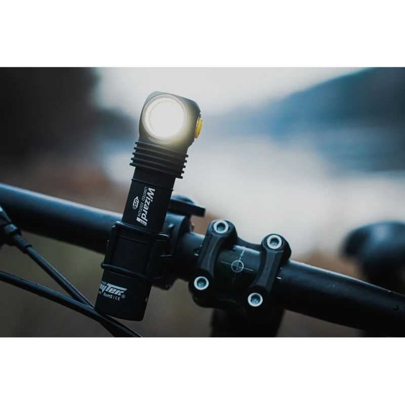 Montaż latarki do roweru Armytek ABM-01 uchwyt rowerowy