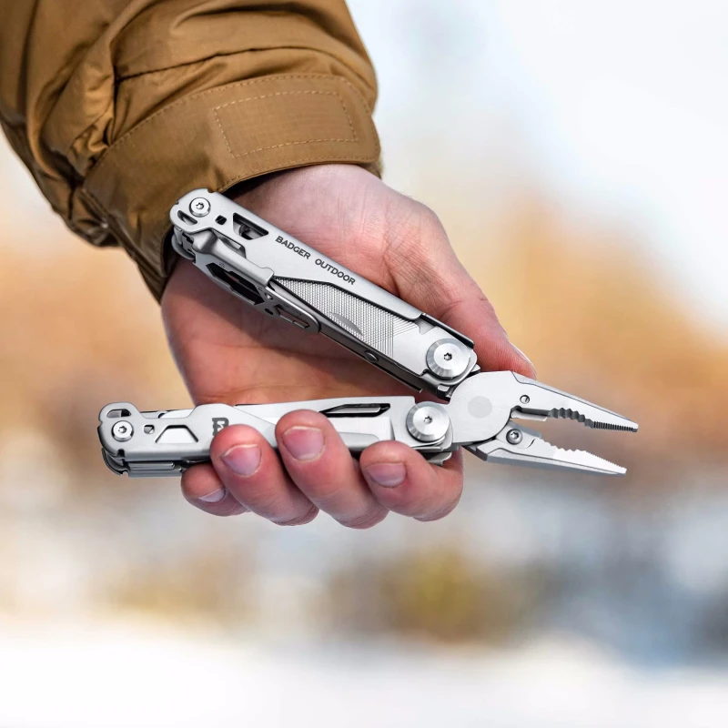 Multitool Badger Outdoor Solid 16 narzędzi w etui z bitami