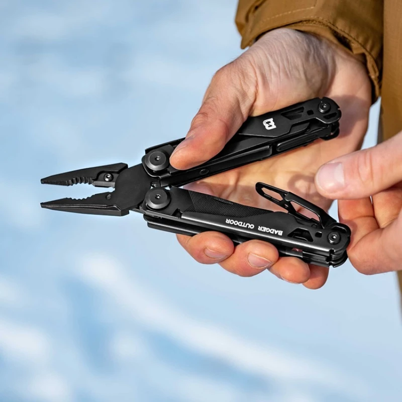 Multitool Badger Outdoor Solid black 16 narzędzi w etui z bitami