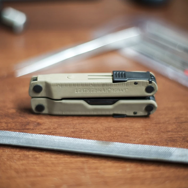 Multitool Leatherman Rebar coyote edycja limitowana z kaburą 832406