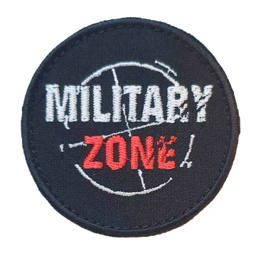 Naszywka MILITARY ZONE okrągła biało-czerwona rzep duża 70 mm