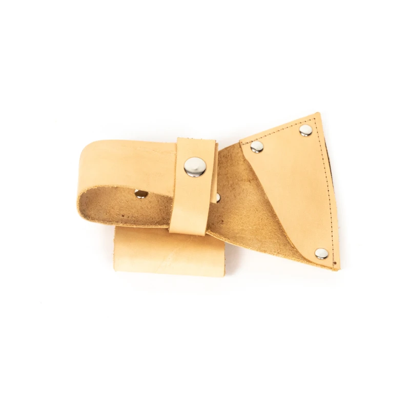 Toporek kuty bushcraftowy z ochroną ostrza ze skóry Juco 47-55 HRC 