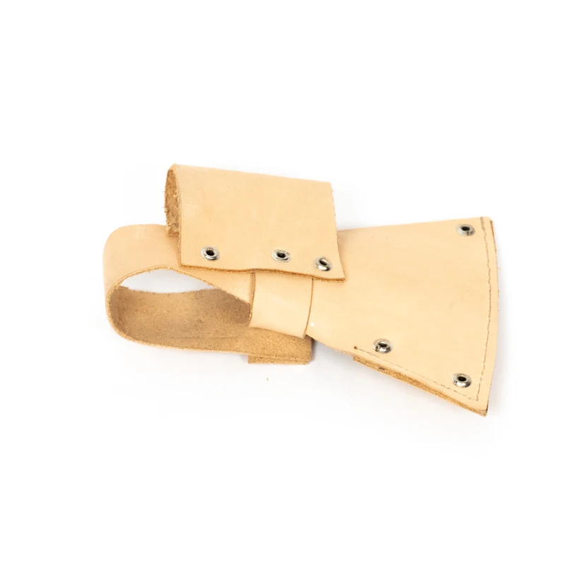 Toporek kuty bushcraftowy z ochroną ostrza ze skóry Juco 47-55 HRC 