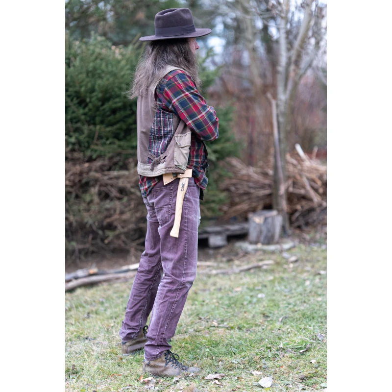 Toporek kuty bushcraftowy z ochroną ostrza ze skóry Juco 47-55 HRC 