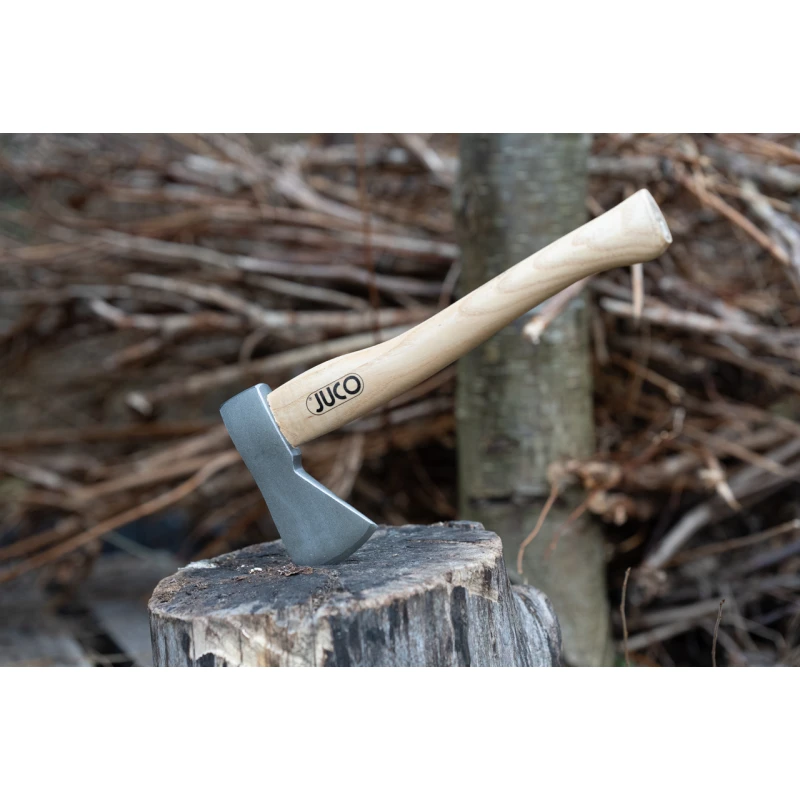 Toporek kuty bushcraftowy z ochroną ostrza ze skóry Juco 47-55 HRC 