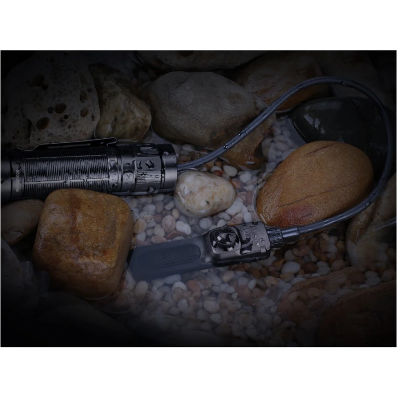 Włącznik żelowy Fenix AER-05 na kablu do latarki Fenix TK16 V2.0.